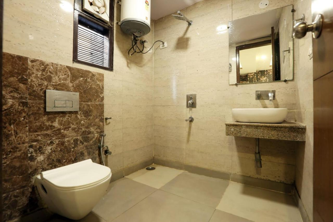 Melfort Bed & Breakfast Ню Делхи Екстериор снимка